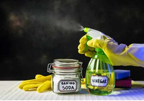 drain cleaning with baking soda and vinegar