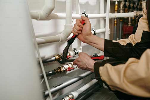 a commercial plumber making repairs in chicago
