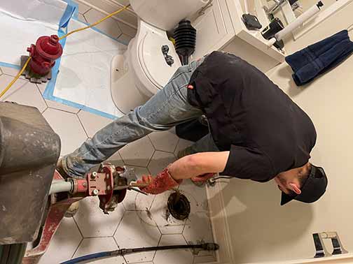 a professional drain cleaning plumber