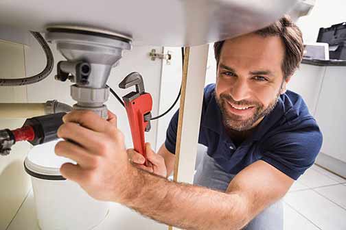 a plumber in oak brook making repairs