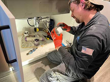 Local plumber near Naperville Illinois providing emergency plumbing services