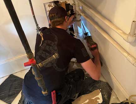 Plumber in Palos Park Illinois performing plumbing repair and maintenance work