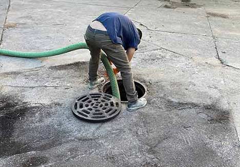 parking lot storm drain cleaning in chicago illinois