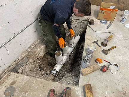 Professional plumber in Woodridge Illinois providing residential plumbing services